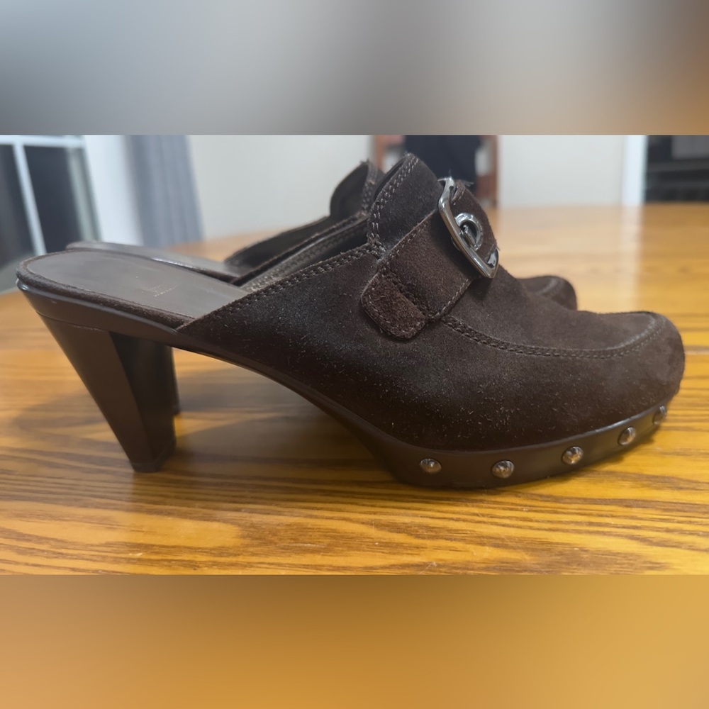 Stuart Weitzman brown suede Double Agent studded clogs/mules 8 (shoes 13-1)